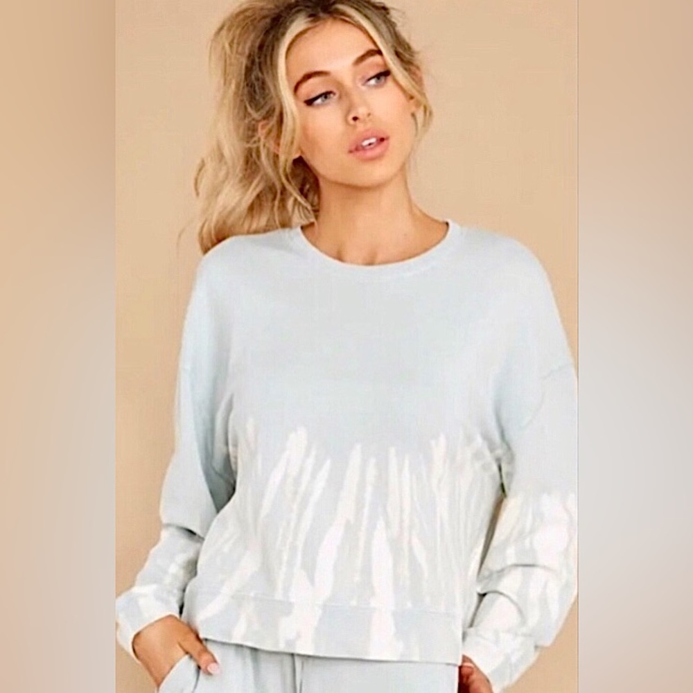 Red Dress Boutique Tie Dye Ice Blue Pullover Top S New